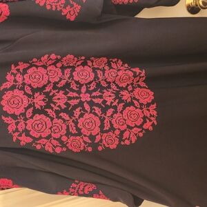 Black Abaya With Tatreez Embroidery. Zipper Closure, Perfect For Any Occasion